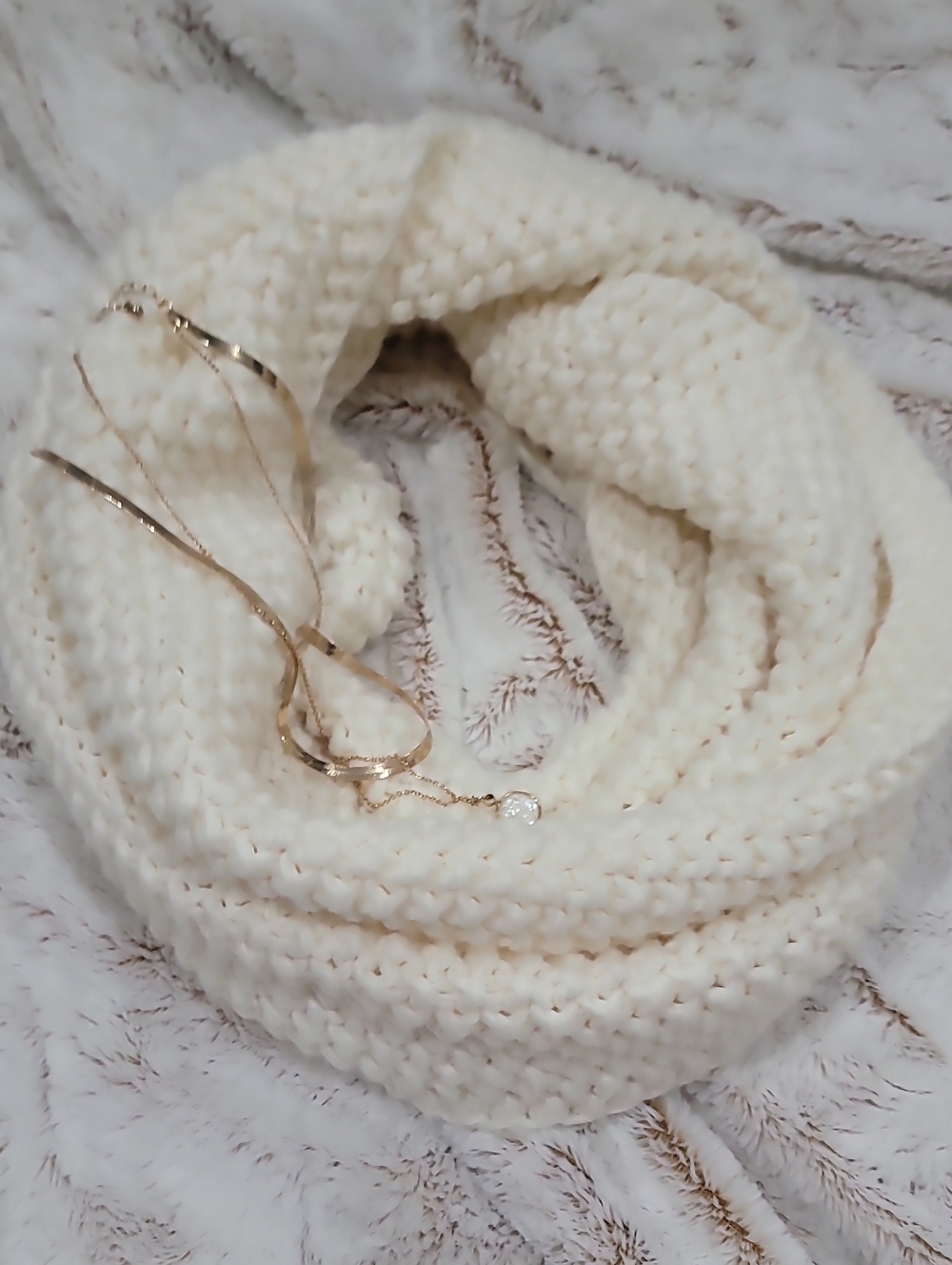 Old Navy Cream Chunky Knit Infinity Scarf